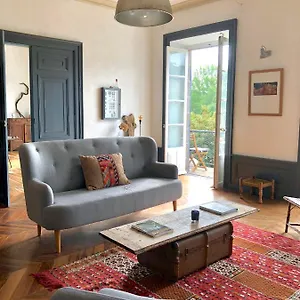Couette-café Maison Cha-ri-va-ri